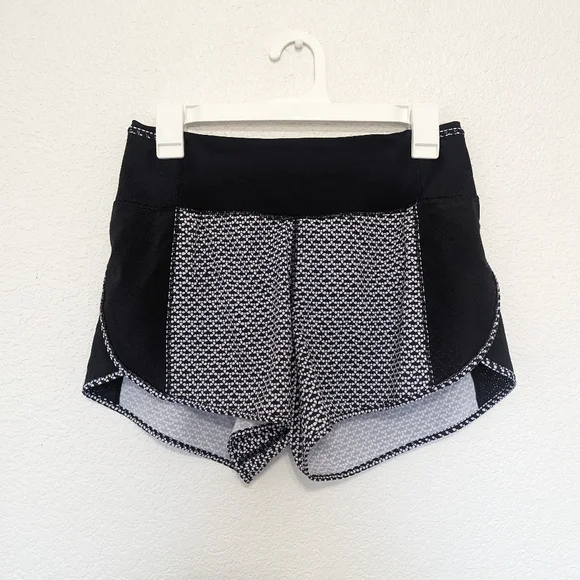 Lululemon Real Quick Short Perforated 3.5" Monochromic Black size 6 - Picture 3 of 7